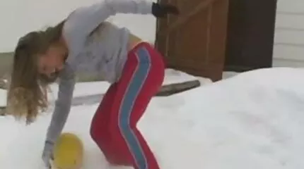 Jag kom över en dubbel penetration med svensk mamma xxx två män.