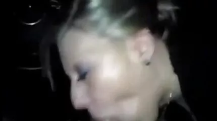 Blond kvinna jenny svensson porr knullad av en svart man. Sex för skuld.