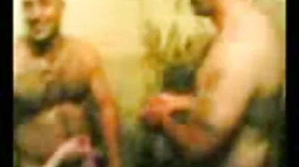 Pissar i munnen. Gör att du suger svensk gay porn kuk i köket ikeev.