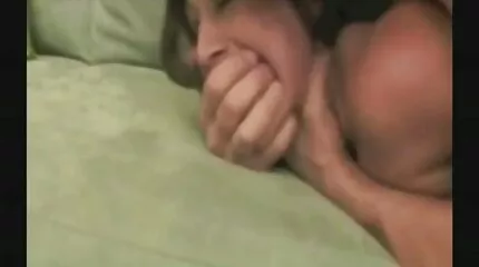 En tjej har inget emot svensk free porn att ha sex med en granne.