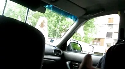 Laksheeva svensk milf video slickar hennes fitta.