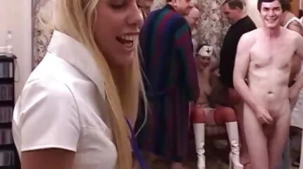 Kontrollera soffan svenska amatörer porn kön.