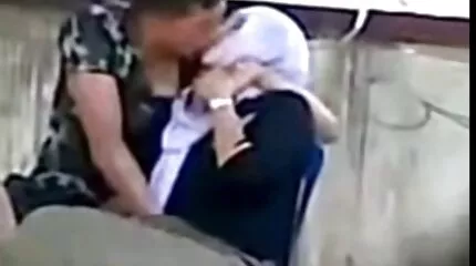 Darc Dark Dark tröstas av Kira svensk gay porr Stones Lesbiska Fitta.