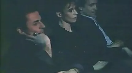 Rion King svenska kvinnor porr Klockor en blondin med stora bröst.