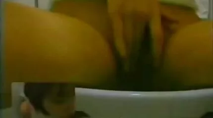Han mogen porn fick flickan att stöna med nöje.