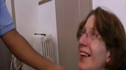 Kurvig italiensk polerar svensk anal porr en väns kuk.