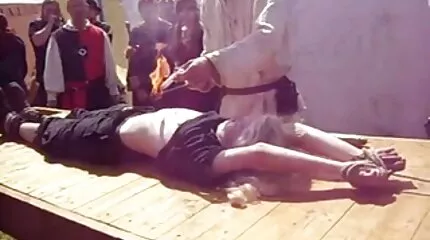 Lil lar Larimar knullar sig porn svenska själv med en vibrator.
