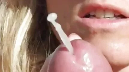 En 18-årig student låter rektorn strippklubb porn knulla på bordet med cancer.