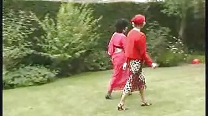 Hon kan knappt sprida benen framför en svensk amatör por stor kuk.