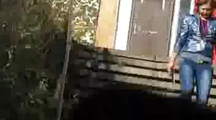 Den dumma blondinen gav ett blowjob och gav svensk snapchat porr upp för godis på Alla hjärtans dag.